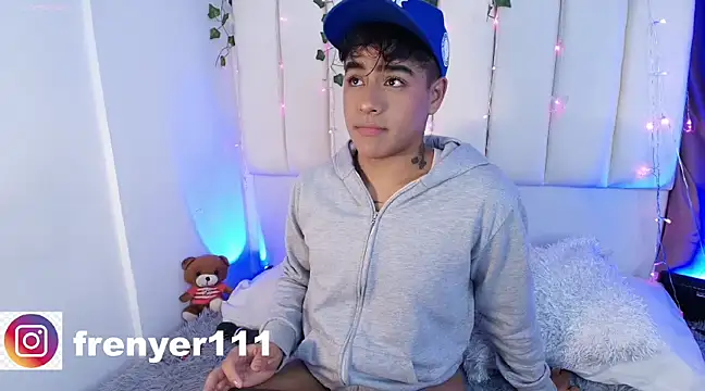 kiing azahell online show from February 5, 2025, 3:34 am