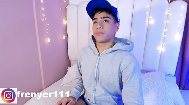 kiing azahell online show from February 26, 2025, 5:42 am