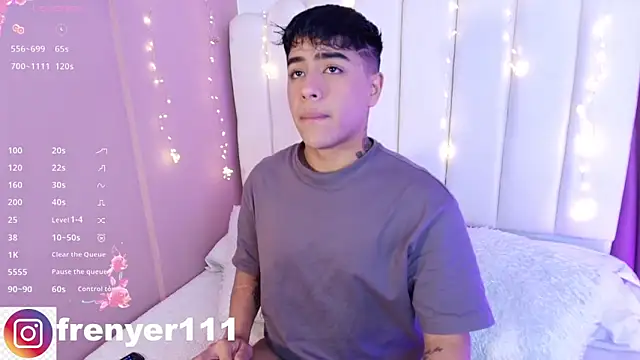 kiing azahell online show from March 7, 2025, 9:48 pm