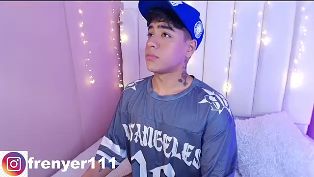 kiing azahell online show from March 13, 2025, 10:21 pm