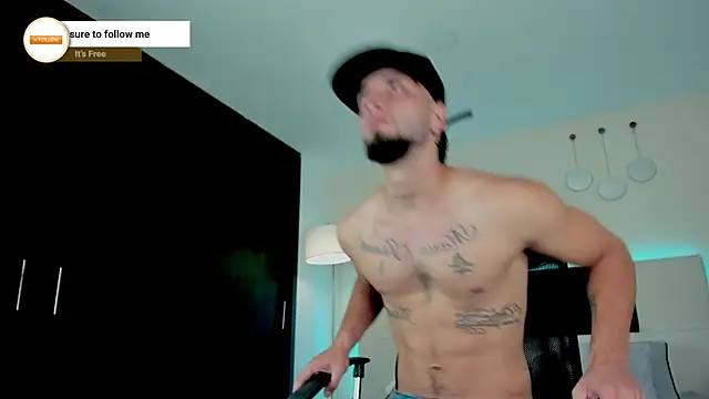 Snapshot of MattDevon chatting on November 25, 2025, 3:50 am MattDevon online show from November 25, 2025, 3:50 am