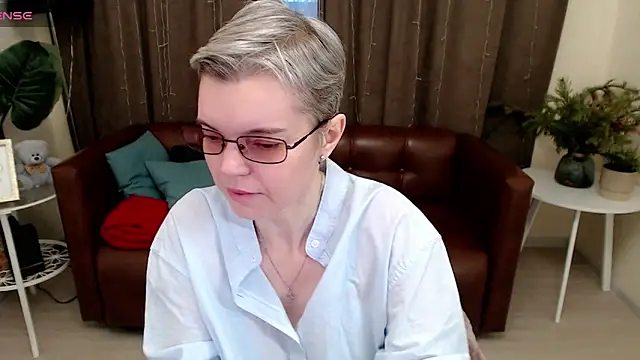 Snapshot of Cutie_Erikaa1 chatting on January 11, 2025, 5:31 am Cutie Erikaa1 online show from January 11, 2025, 5:31 am