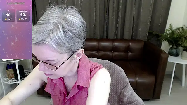 Snapshot of Cutie_Erikaa1 chatting on January 15, 2025, 2:38 am Cutie Erikaa1 online show from January 15, 2025, 2:38 am