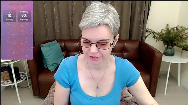 Snapshot of Cutie_Erikaa1 chatting on January 17, 2025, 2:08 am Cutie Erikaa1 online show from January 17, 2025, 2:08 am