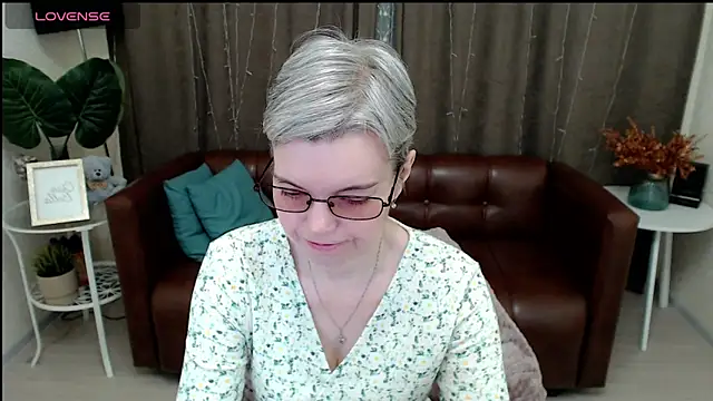 Snapshot of Cutie_Erikaa1 chatting on January 22, 2025, 2:37 am Cutie Erikaa1 online show from January 22, 2025, 2:37 am