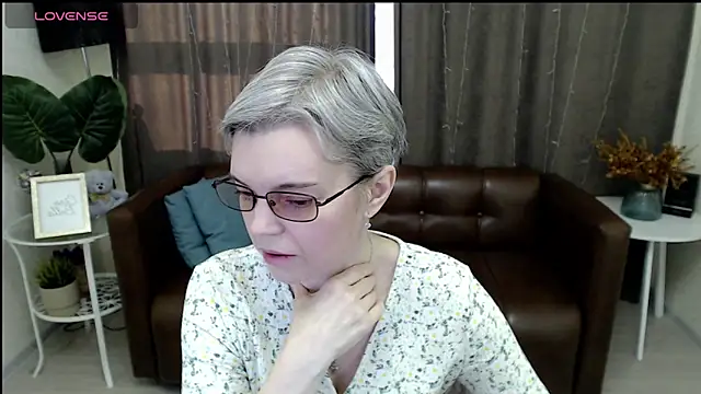 Snapshot of Cutie_Erikaa1 chatting on January 22, 2025, 5:48 am Cutie Erikaa1 online show from January 22, 2025, 5:48 am