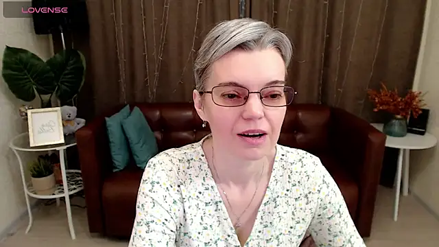 Snapshot of Cutie_Erikaa1 chatting on January 23, 2025, 2:33 am Cutie Erikaa1 online show from January 23, 2025, 2:33 am