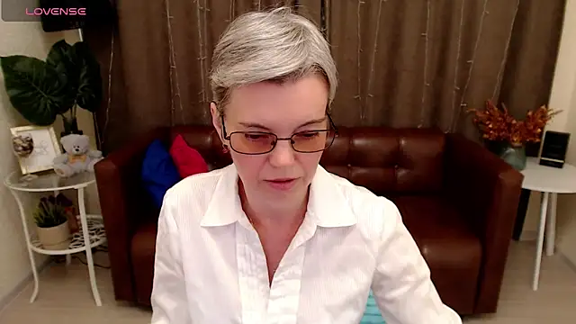 Snapshot of Cutie_Erikaa1 chatting on February 6, 2025, 3:06 am Cutie Erikaa1 online show from February 6, 2025, 3:06 am