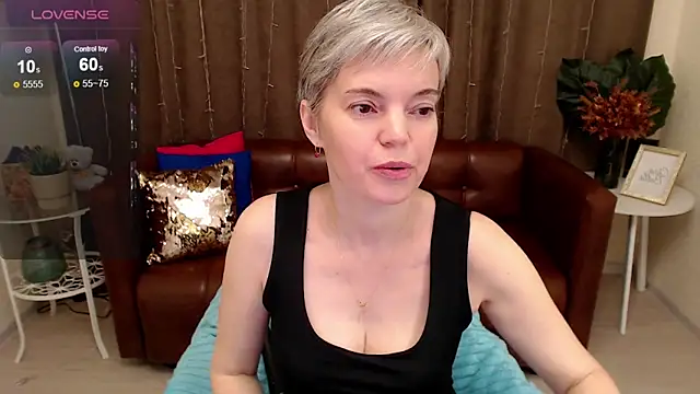 Snapshot of Cutie_Erikaa1 chatting on February 20, 2025, 2:40 am Cutie Erikaa1 online show from February 20, 2025, 2:40 am