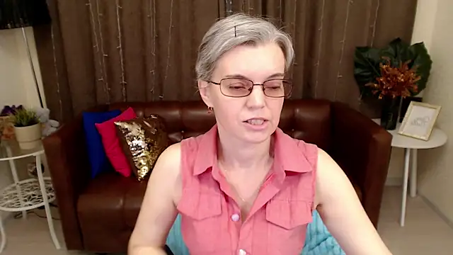 Snapshot of Cutie_Erikaa1 chatting on February 22, 2025, 2:50 am Cutie Erikaa1 online show from February 22, 2025, 2:50 am