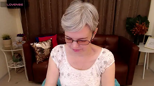 Snapshot of Cutie_Erikaa1 chatting on March 1, 2025, 2:37 am Cutie Erikaa1 online show from March 1, 2025, 2:37 am