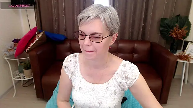 Snapshot of Cutie_Erikaa1 chatting on March 2, 2025, 8:27 am Cutie Erikaa1 online show from March 2, 2025, 8:27 am