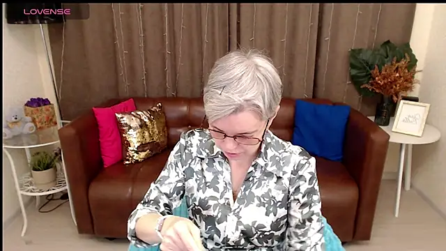 Snapshot of Cutie_Erikaa1 chatting on March 9, 2025, 2:29 am Cutie Erikaa1 online show from March 9, 2025, 2:29 am