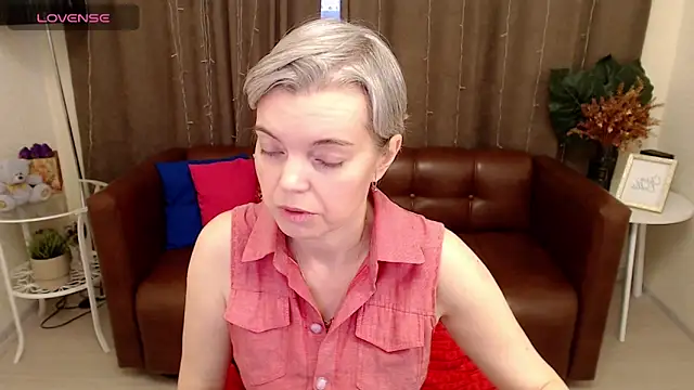 Snapshot of Cutie_Erikaa1 chatting on March 21, 2025, 2:28 am Cutie Erikaa1 online show from March 21, 2025, 2:28 am