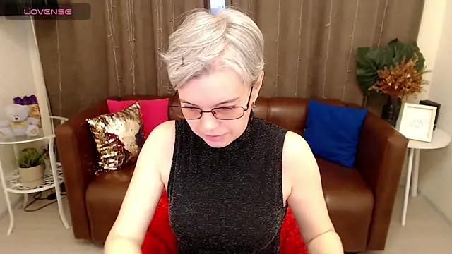 Snapshot of Cutie_Erikaa1 chatting on March 22, 2025, 2:27 am Cutie Erikaa1 online show from March 22, 2025, 2:27 am