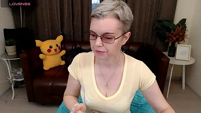 Snapshot of Cutie_Erikaa1 chatting on September 11, 2025, 2:00 am Cutie Erikaa1 online show from September 11, 2025, 2:00 am