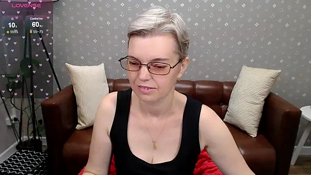 Snapshot of Cutie_Erikaa1 chatting on October 11, 2025, 2:44 am Cutie Erikaa1 online show from October 11, 2025, 2:44 am