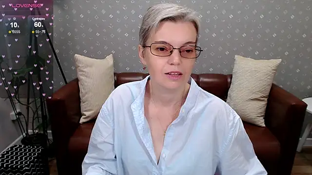 Snapshot of Cutie_Erikaa1 chatting on October 12, 2025, 2:32 am Cutie Erikaa1 online show from October 12, 2025, 2:32 am