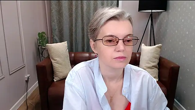 Snapshot of Cutie_Erikaa1 chatting on October 31, 2025, 2:12 am Cutie Erikaa1 online show from October 31, 2025, 2:12 am