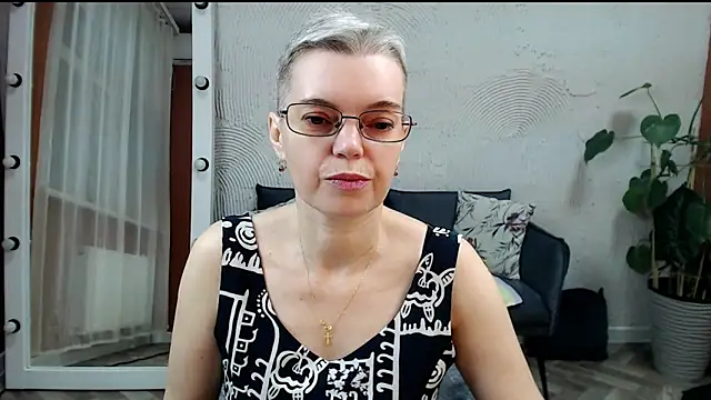 Snapshot of Cutie_Erikaa1 chatting on November 20, 2025, 2:45 am Cutie Erikaa1 online show from November 20, 2025, 2:45 am