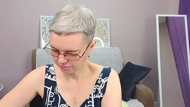 Snapshot of Cutie_Erikaa1 chatting on November 30, 2025, 2:26 am Cutie Erikaa1 online show from November 30, 2025, 2:26 am