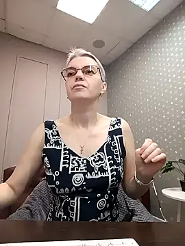 Snapshot of Cutie_Erikaa1 chatting on December 3, 2025, 2:41 am Cutie Erikaa1 online show from December 3, 2025, 2:41 am