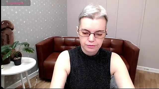 Snapshot of Cutie_Erikaa1 chatting on December 5, 2025, 2:20 am Cutie Erikaa1 online show from December 5, 2025, 2:20 am