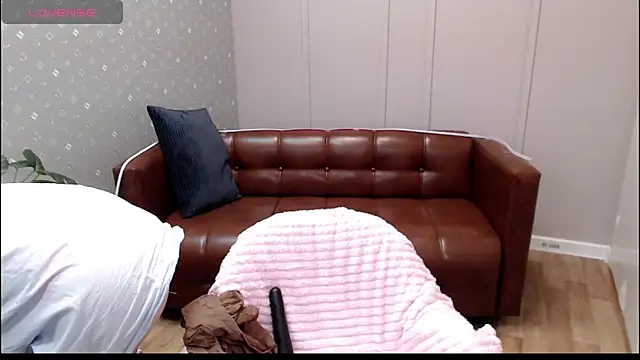 Snapshot of Cutie_Erikaa1 chatting on December 17, 2025, 2:28 am Cutie Erikaa1 online show from December 17, 2025, 2:28 am