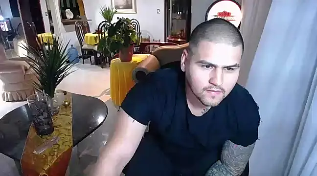 Snapshot of pitbullveryhot chatting on February 9, 2025, 4:57 am pitbullveryhot online show from February 9, 2025, 4:57 am