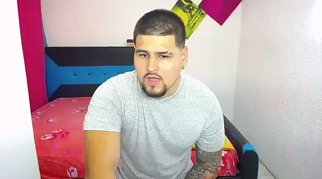 Snapshot of pitbullveryhot chatting on March 22, 2025, 12:06 am pitbullveryhot online show from March 22, 2025, 12:06 am