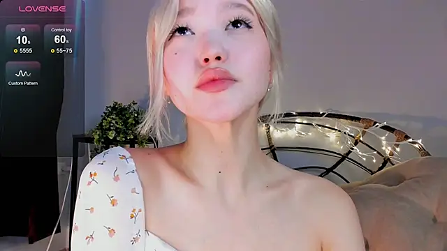 Snapshot of milli_sun_ chatting on March 16, 2025, 11:16 am milli sun online show from March 16, 2025, 11:16 am