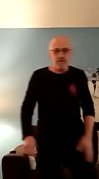 Snapshot of geilerschwanz64 chatting on December 3, 2024, 10:29 pm geilerschwanz64 online show from December 3, 2024, 10:29 pm