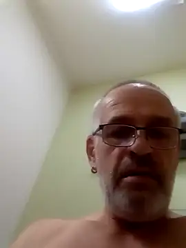 Snapshot of geilerschwanz64 chatting on December 24, 2024, 1:38 am geilerschwanz64 online show from December 24, 2024, 1:38 am