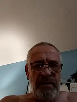 Snapshot of geilerschwanz64 chatting on December 31, 2024, 6:05 am geilerschwanz64 online show from December 31, 2024, 6:05 am