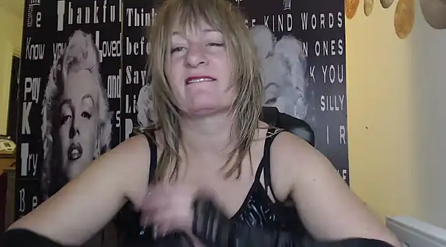 Snapshot of BettyDavisX chatting on December 7, 2024, 11:12 pm BettyDavisX online show from December 7, 2024, 11:12 pm