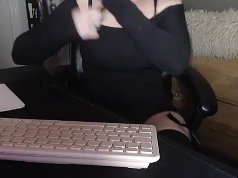 Snapshot of BettyDavisX chatting on December 27, 2024, 11:10 pm BettyDavisX online show from December 27, 2024, 11:10 pm