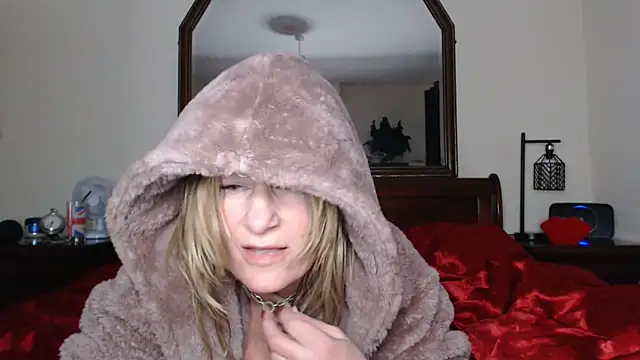 Snapshot of BettyDavisX chatting on January 8, 2025, 6:41 pm BettyDavisX online show from January 8, 2025, 6:41 pm