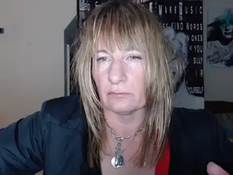Snapshot of BettyDavisX chatting on January 12, 2025, 10:43 pm BettyDavisX online show from January 12, 2025, 10:43 pm