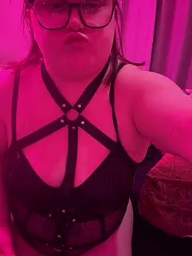 Snapshot of Tallulah-mae-xoxox chatting on February 10, 2025, 11:02 pm Tallulah-mae-xoxox online show from February 10, 2025, 11:02 pm