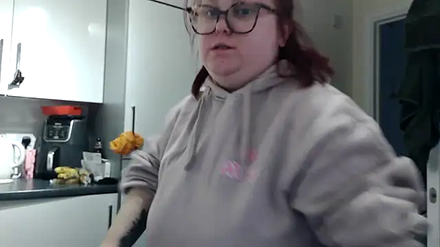 Snapshot of Tallulah-mae-xoxox chatting on March 3, 2025, 6:44 pm Tallulah-mae-xoxox online show from March 3, 2025, 6:44 pm