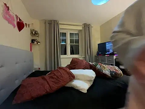 Snapshot of Tallulah-mae-xoxox chatting on March 17, 2025, 8:40 pm Tallulah-mae-xoxox online show from March 17, 2025, 8:40 pm