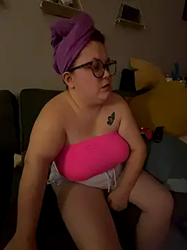 Snapshot of Tallulah-mae-xoxox chatting on September 14, 2025, 6:29 pm Tallulah-mae-xoxox online show from September 14, 2025, 6:29 pm