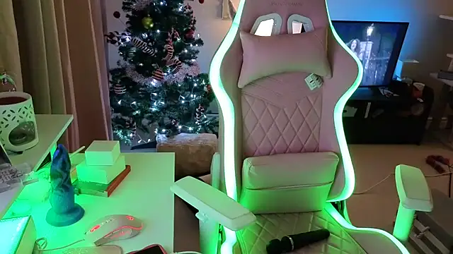 Snapshot of Tallulah-mae-xoxox chatting on November 24, 2025, 7:13 pm Tallulah-mae-xoxox online show from November 24, 2025, 7:13 pm