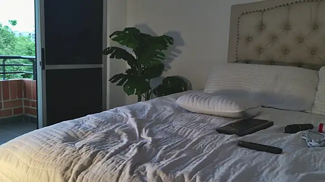 Snapshot of Scarlett_grand chatting on November 5, 2025, 9:48 pm Scarlett grand online show from November 5, 2025, 9:48 pm