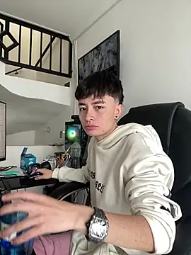 Snapshot of nico_18x chatting on December 4, 2025, 1:53 pm nico 18x online show from December 4, 2025, 1:53 pm