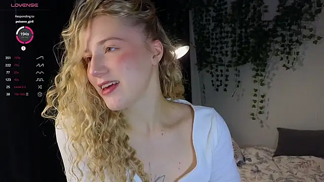 Snapshot of ArianaMur chatting on December 15, 2024, 2:19 am ArianaMur online show from December 15, 2024, 2:19 am