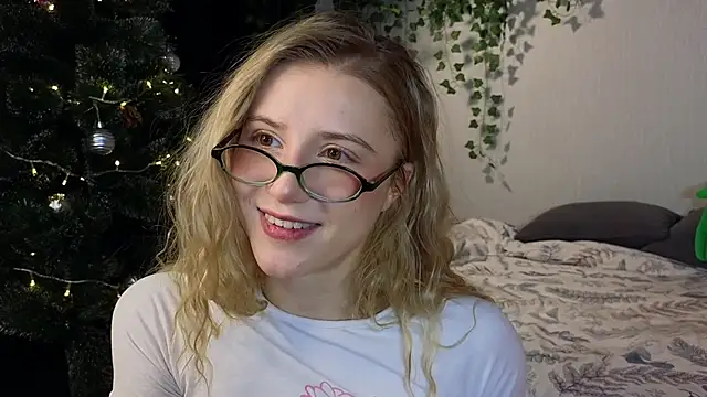 Snapshot of ArianaMur chatting on December 16, 2024, 5:27 am ArianaMur online show from December 16, 2024, 5:27 am