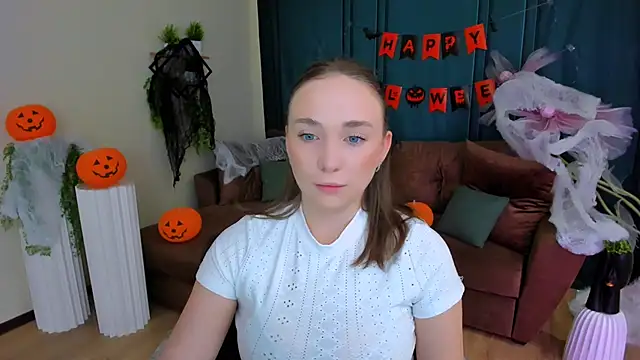 Snapshot of TrueReincarnation chatting on November 5, 2025, 10:15 am TrueReincarnation online show from November 5, 2025, 10:15 am