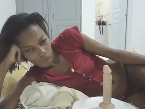 Snapshot of adele-33 chatting on February 11, 2025, 12:38 am adele-33 online show from February 11, 2025, 12:38 am