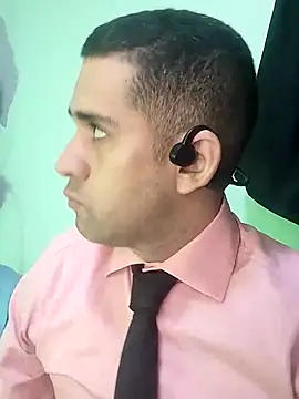 Snapshot of CRISTHIAN_GREY01 chatting on January 30, 2025, 6:32 pm CRISTHIAN GREY01 online show from January 30, 2025, 6:32 pm